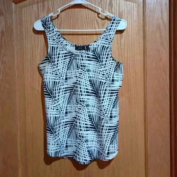 Apt. 9 size xs abstract black white tank blouse lightweight career business - Picture 1 of 6